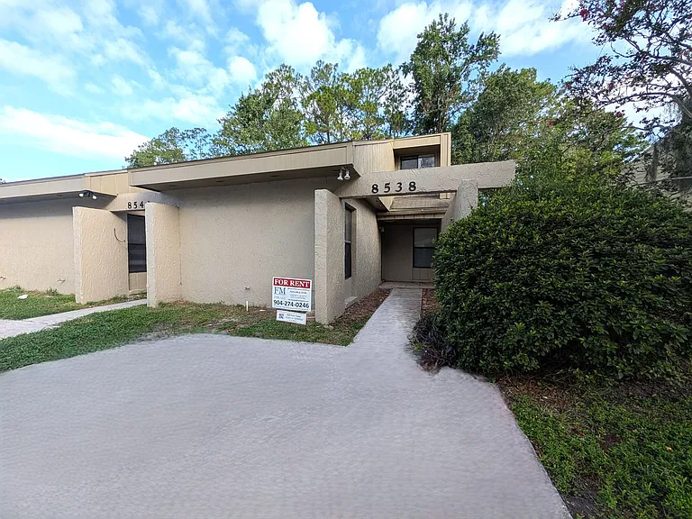 8538 Pineverde Ln — Photo 2