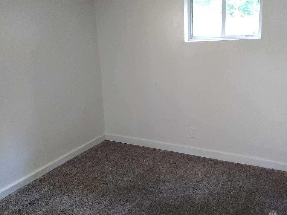 2nd image of 985 Debbe Ln APT 10