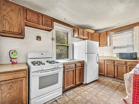 5th image of 2429 E 84th St