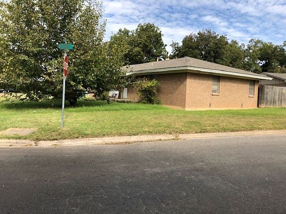 2nd image of 615 Hazel Dr