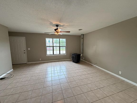 3rd image of 301 Luyster Street