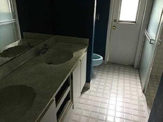 4th image of 4551 NW 70th Ave