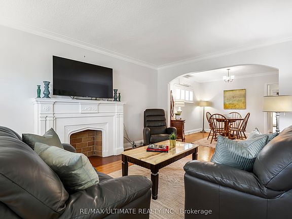 2nd image of 220 Parkview Hill Cres