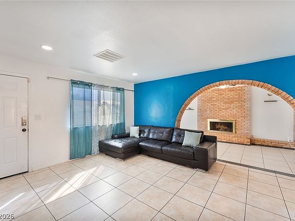 4th image of 417 N Torrey Pines Dr