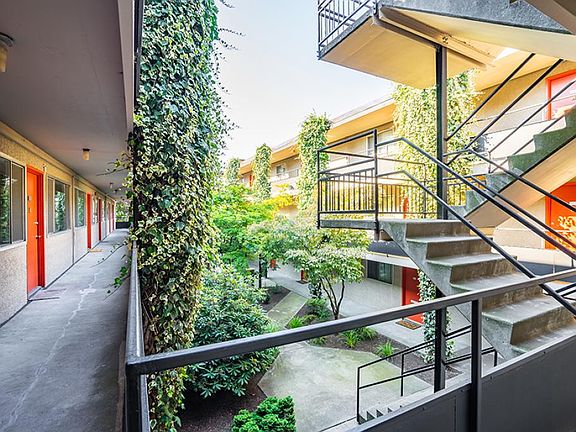 Northend of Courtyard