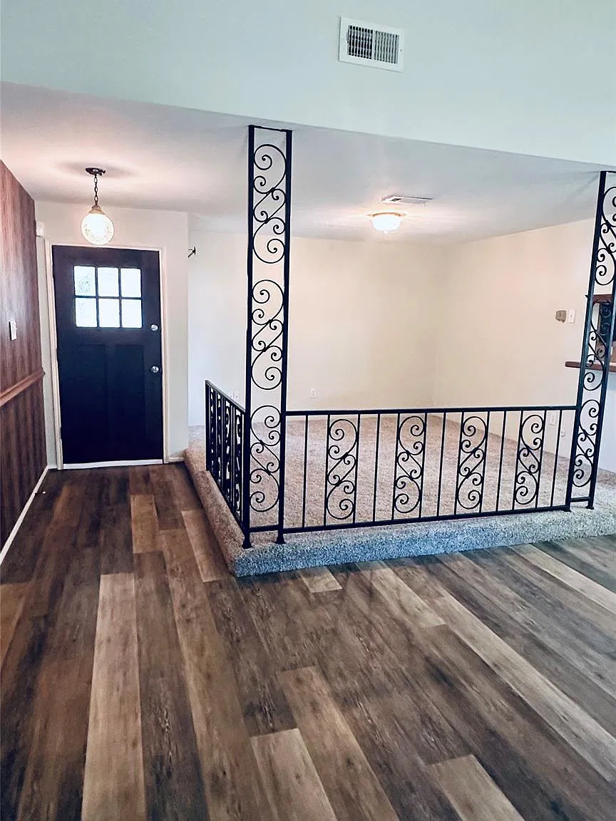 3 bed, 2.0 bath, 1452 sqft, $1,800 — Photo 3