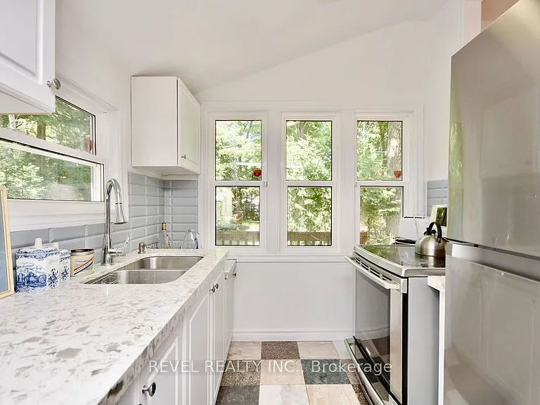 39 Domar Rd — Photo 8