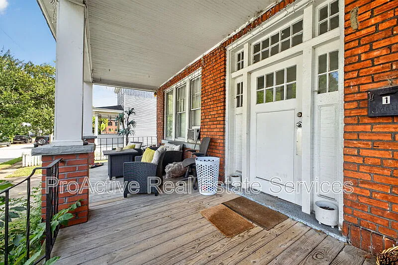 1 bed, 1.0 bath, 700 sqft, $1,300 — Photo 2