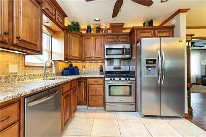 1504 Johnston Dr — Photo 5