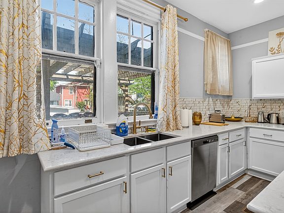5th image of 1038 College St