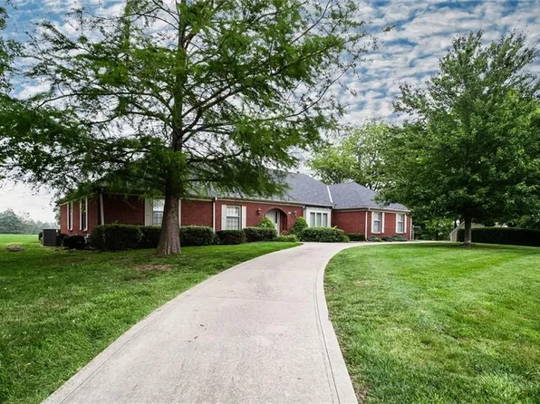 1406 Golf Club Dr, Richmond, MO 64085