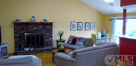 4th image of 102 Minnewaska Trl
