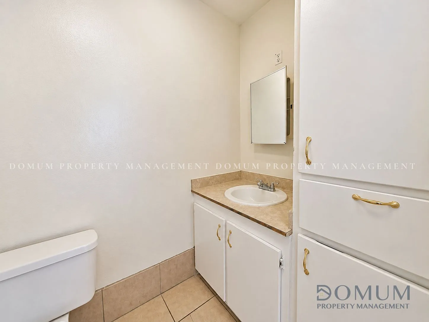 2419 Vine Avenue - A — Photo 2