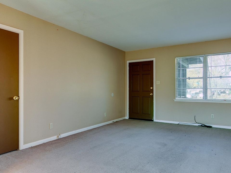1st image of 132 Park Cir