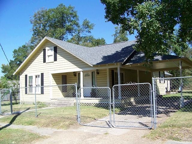 2nd image of 606 W Main St