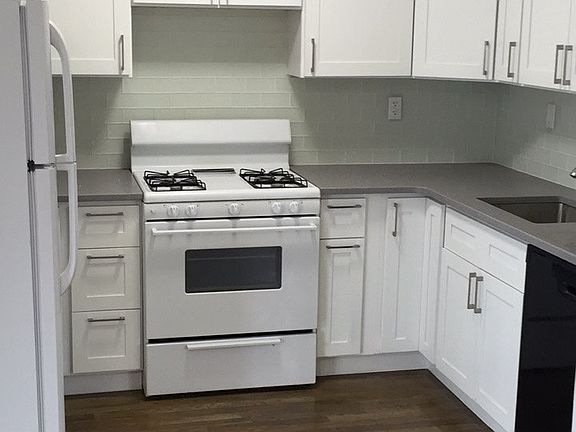2nd image of 536 City Island Ave
