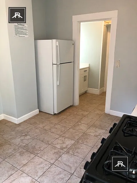 3 bed, 2.0 bath, 1400 sqft, $3,600 — Photo 2