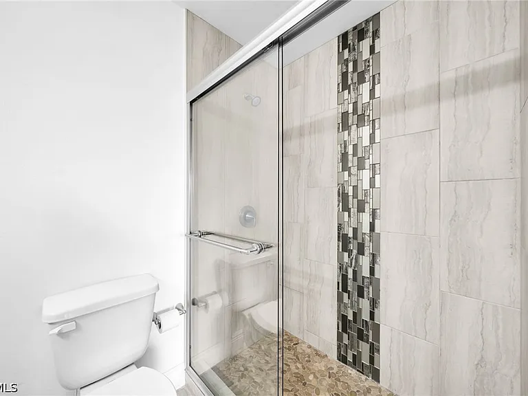 318 SW 7th Ter — Photo 21