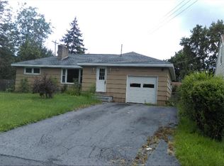 410 Sunset Dr, East Syracuse, NY 13057