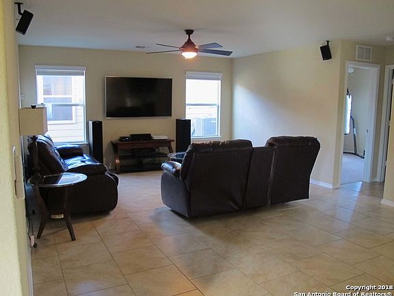 4th image of 473 Auburn Park