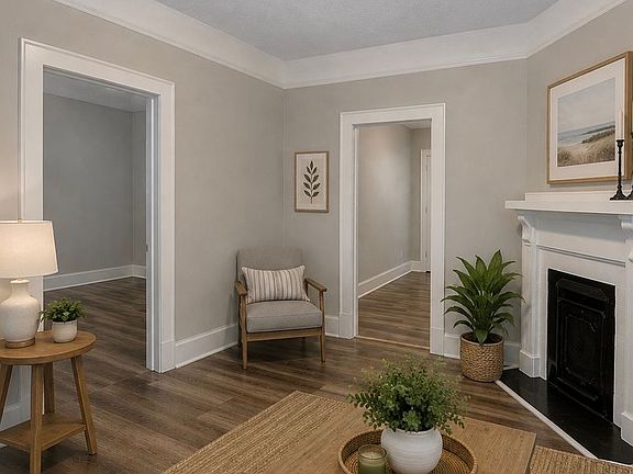 2nd image of 1013 W Victory Dr