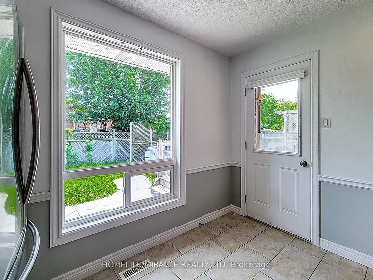 4559 Street Volodymyr Cres — Photo 22