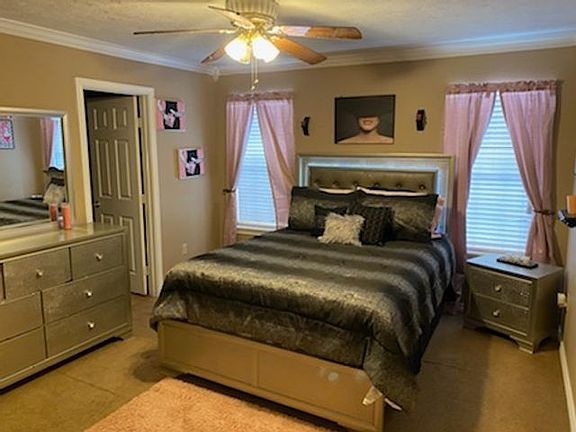 4th image of 215 Yvonne Ln