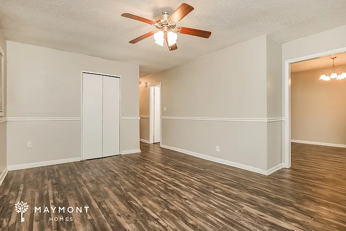 3 bed, 1.5 bath, 1351 sqft, $2,045 — Photo 4