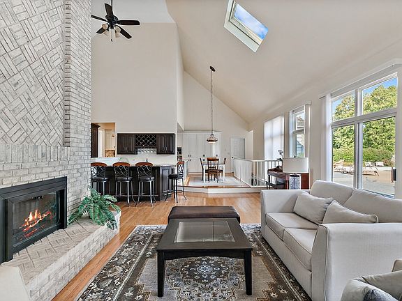 5th image of 24323 Turnberry Ct