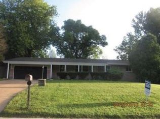 1461 Crossett Dr, Saint Louis, MO 63138