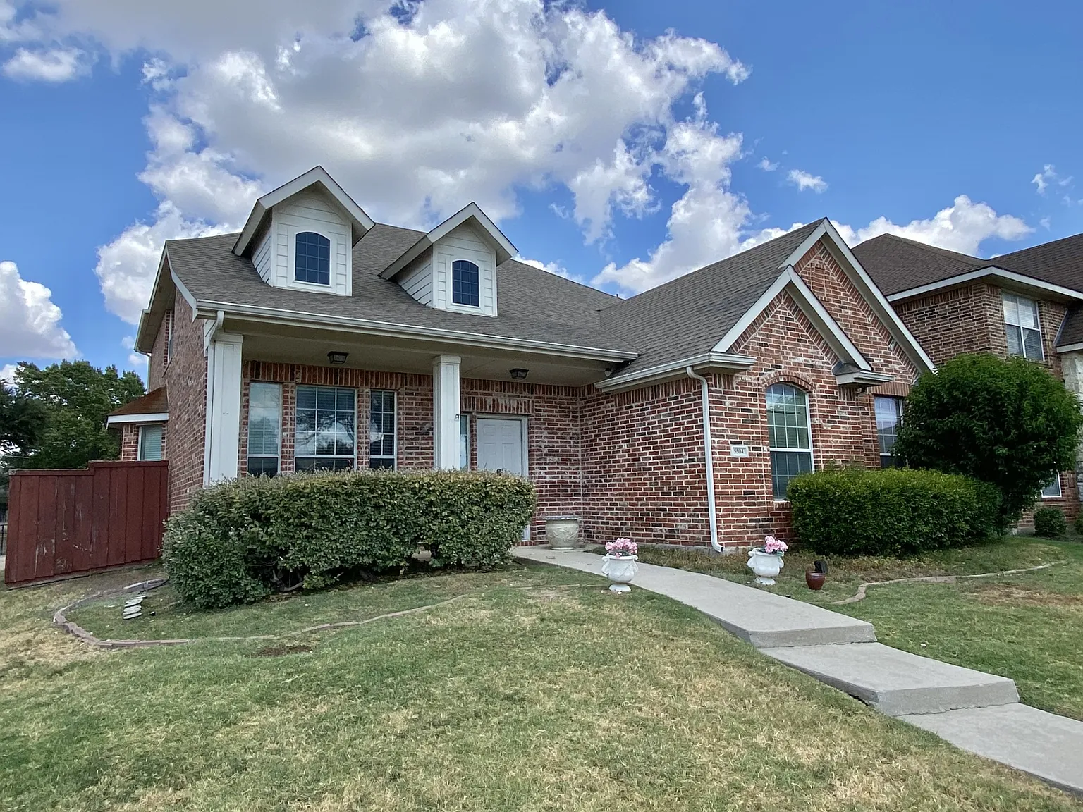 4 bed, 2.5 bath, 2580 sqft, $2,900 — Photo 2