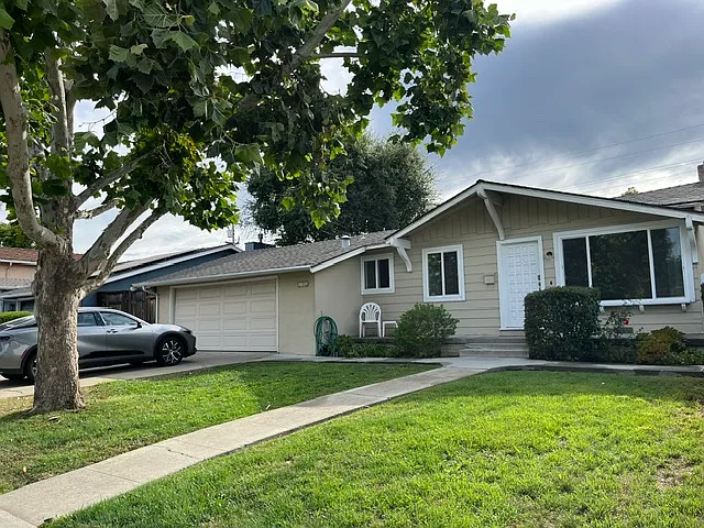 203 Coventry Dr — Photo 1