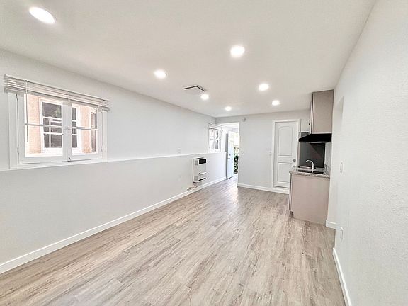 3rd image of 3945 1/2 Lowell Ave