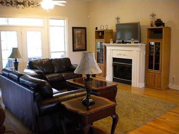 4th image of 209 Blue Heron Dr