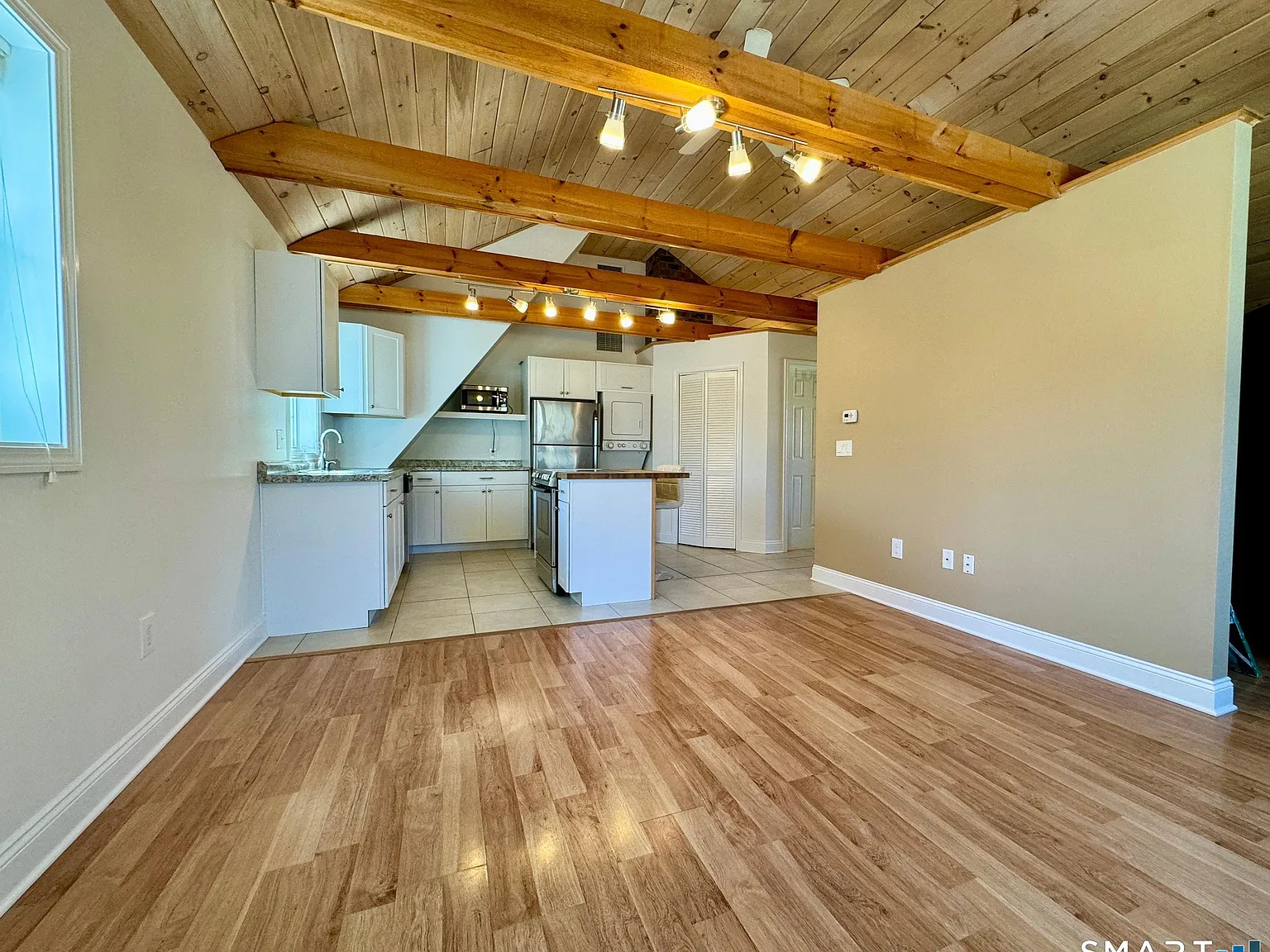 1 bed, 1.0 bath, 725 sqft, $2,150 — Photo 2