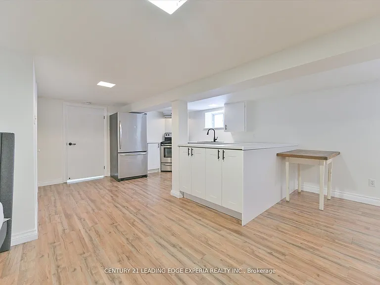 24 Torrens Ave #LOWER — Photo 10