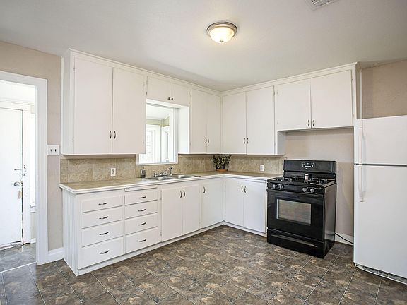 4th image of 1001 S Kentucky St