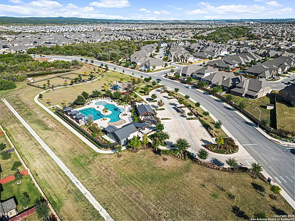 4th image of 9131 Red Pony Dr