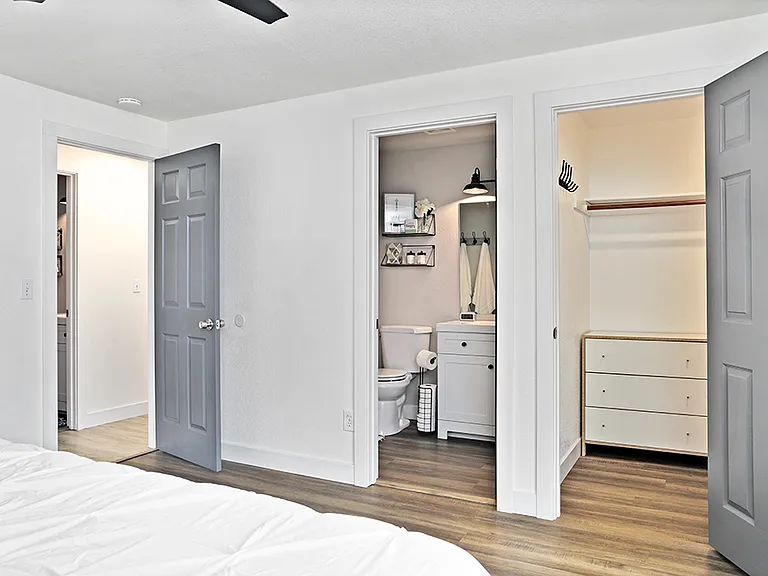 221 NE Steiger St #221 — Photo 18