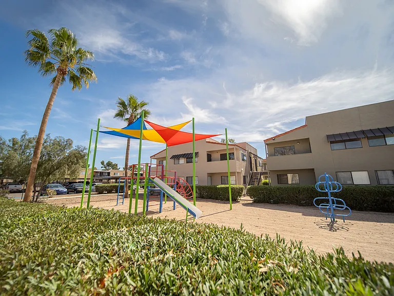 Sunflower Apartments — Photo 10