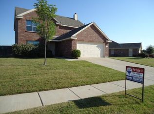 620 Fossil Wood Dr, Saginaw, TX 76179