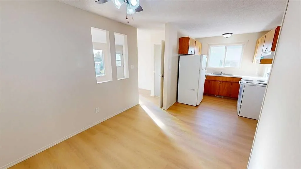 4 bed, 2.0 bath, 994 sqft, $1,900 — Photo 4