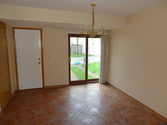3rd image of 887 Symphony Dr #887