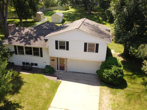 16401 Temple Dr S, Minnetonka, MN 55345