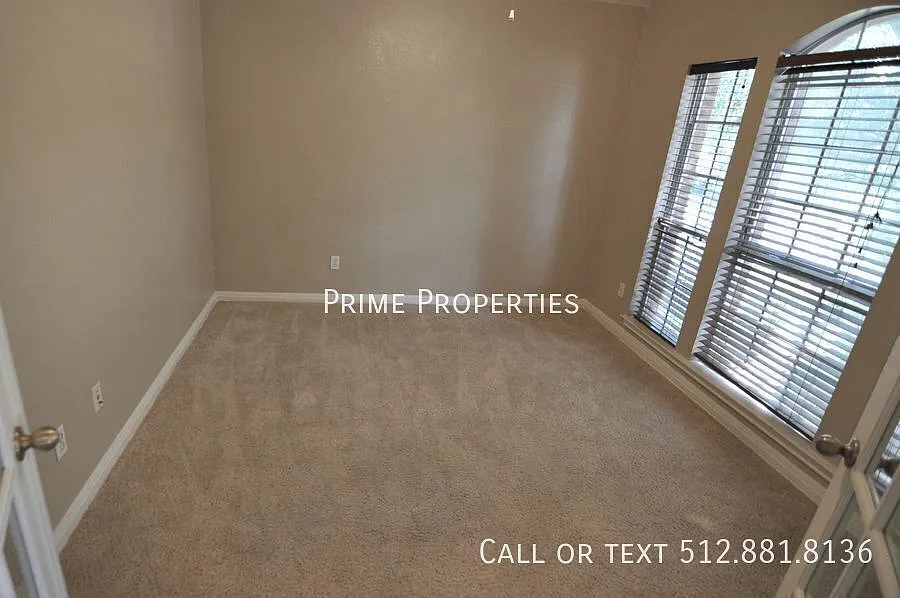 Amazing Round Rock home with bonus office! — Photo 3