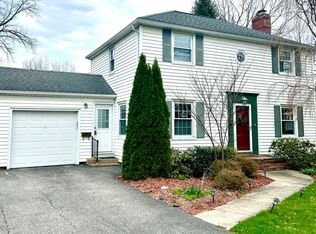 28 Chelmsford Rd, Rochester, NY 14618