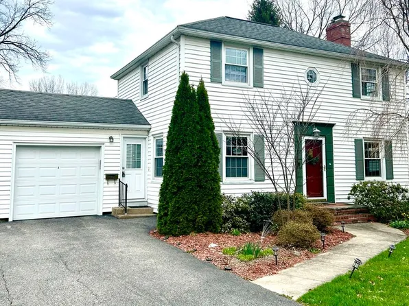 28 Chelmsford Rd, Rochester, NY 14618