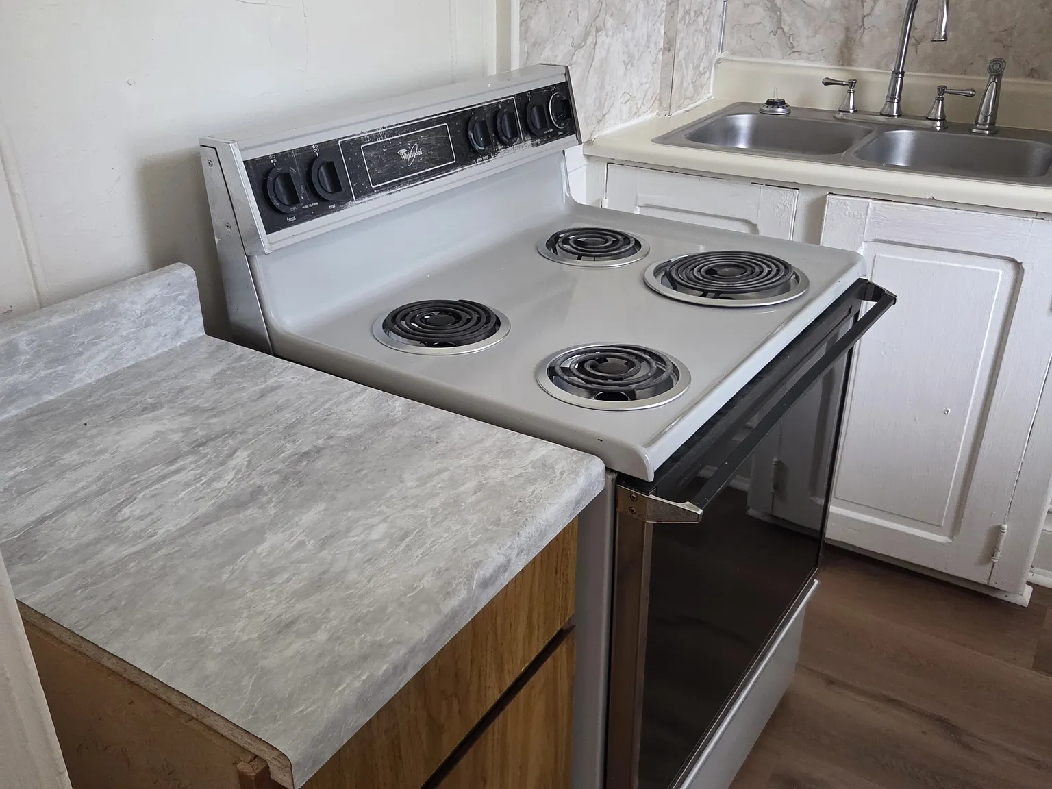 Studio, 700 sqft, $1,000 — Photo 2