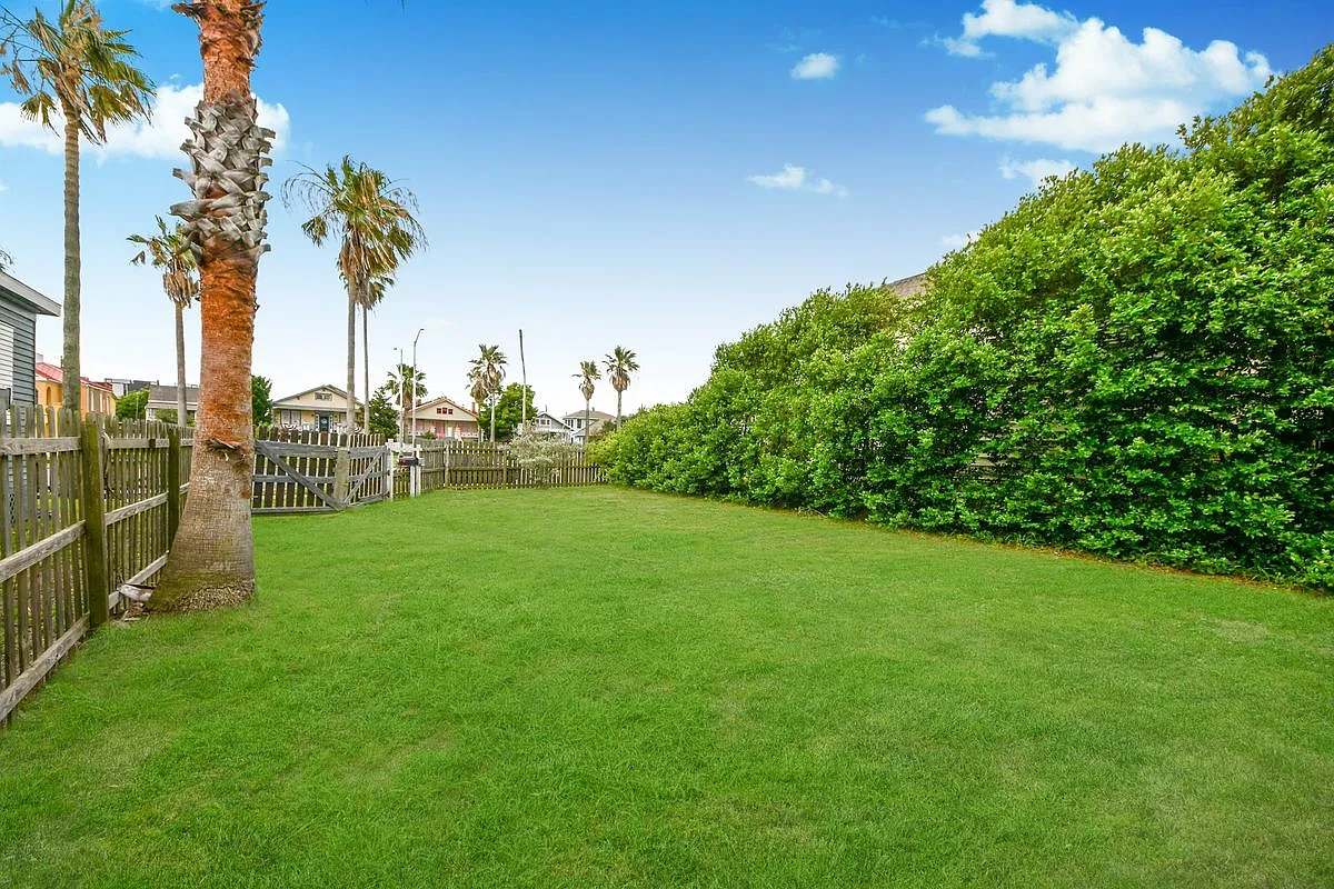 2 bed, 2.0 bath, 936 sqft, $1,300 — Photo 3