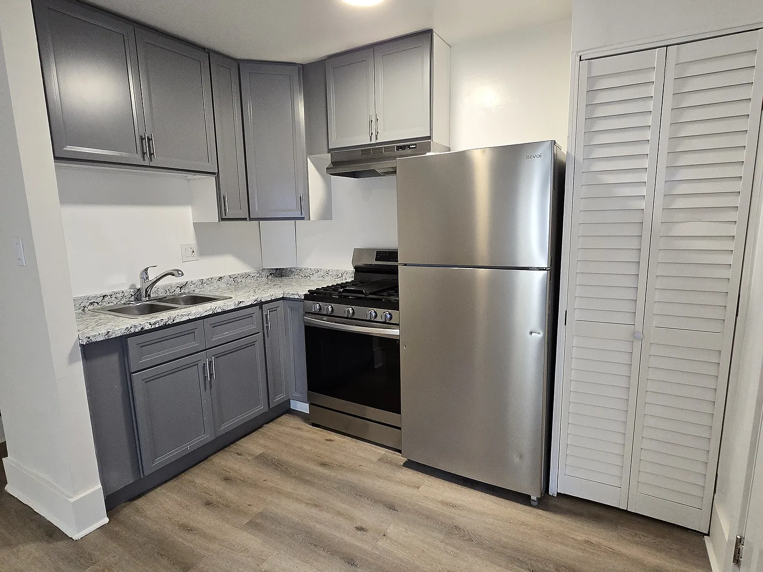 2 bed, 543 sqft, $2,200 — Photo 3